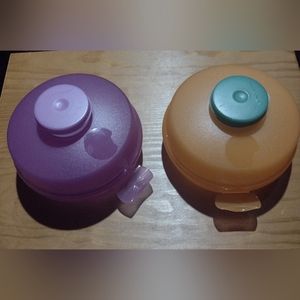 Tupperware round sandwich/bagel keeper with condiment cup